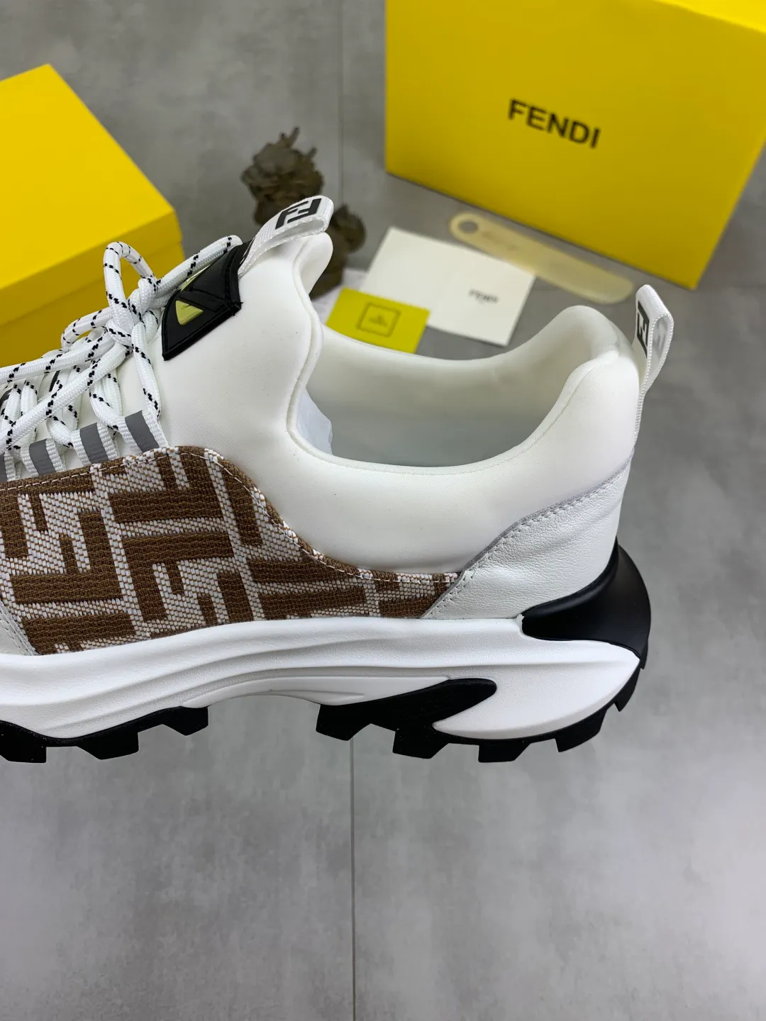 ​Men's shoes 💰P440 💰【New】Little monster 🆘 New FENDI 🕶️🕶️Simple routing effect, showing an elegant and cool driving shoe 🎬Using imported calfskin + first-layer pigskin lining🐂Excellent material🎬Detailed workmanship 🤗Comfortable foot feel➰➰. ​Pair it with any outfit to show your taste and temperament, low-key luxury ♻️Design ​simple and elegant ​noble and fashionable 🍃​Very loved and favored by trendy men 💓❤️Size: 38-44 (45 customized) 3️⃣ colors available